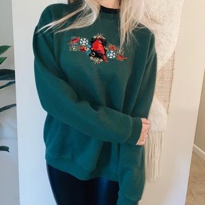 Vintage Embroiled bird design crewneck!